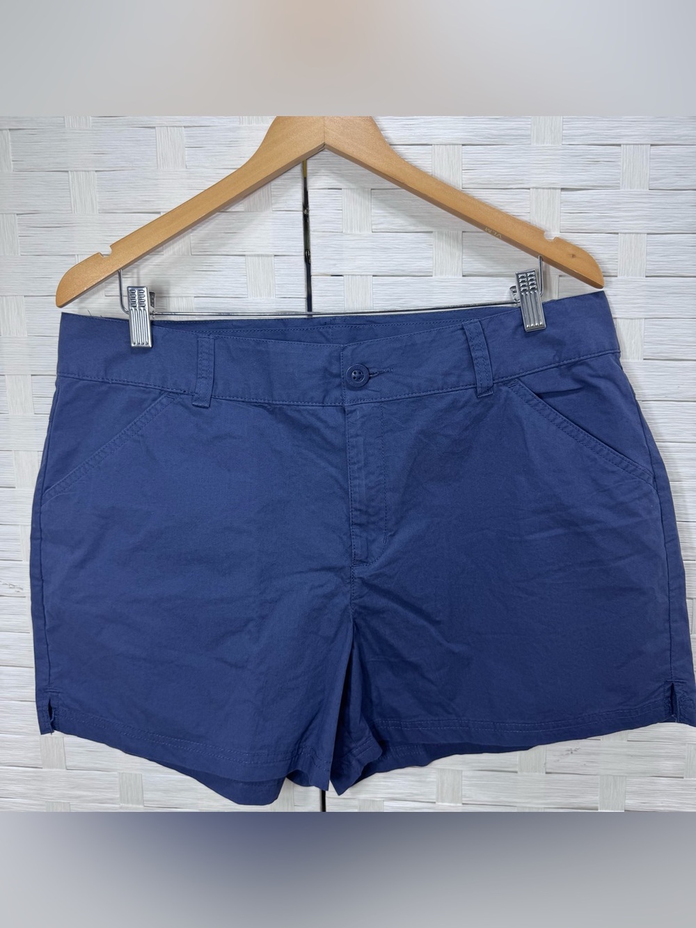 Columbia Blue Everyday Casual Chino Shorts Button/Zipper Closure Size 14 *Flaw* - Picture 2 of 12